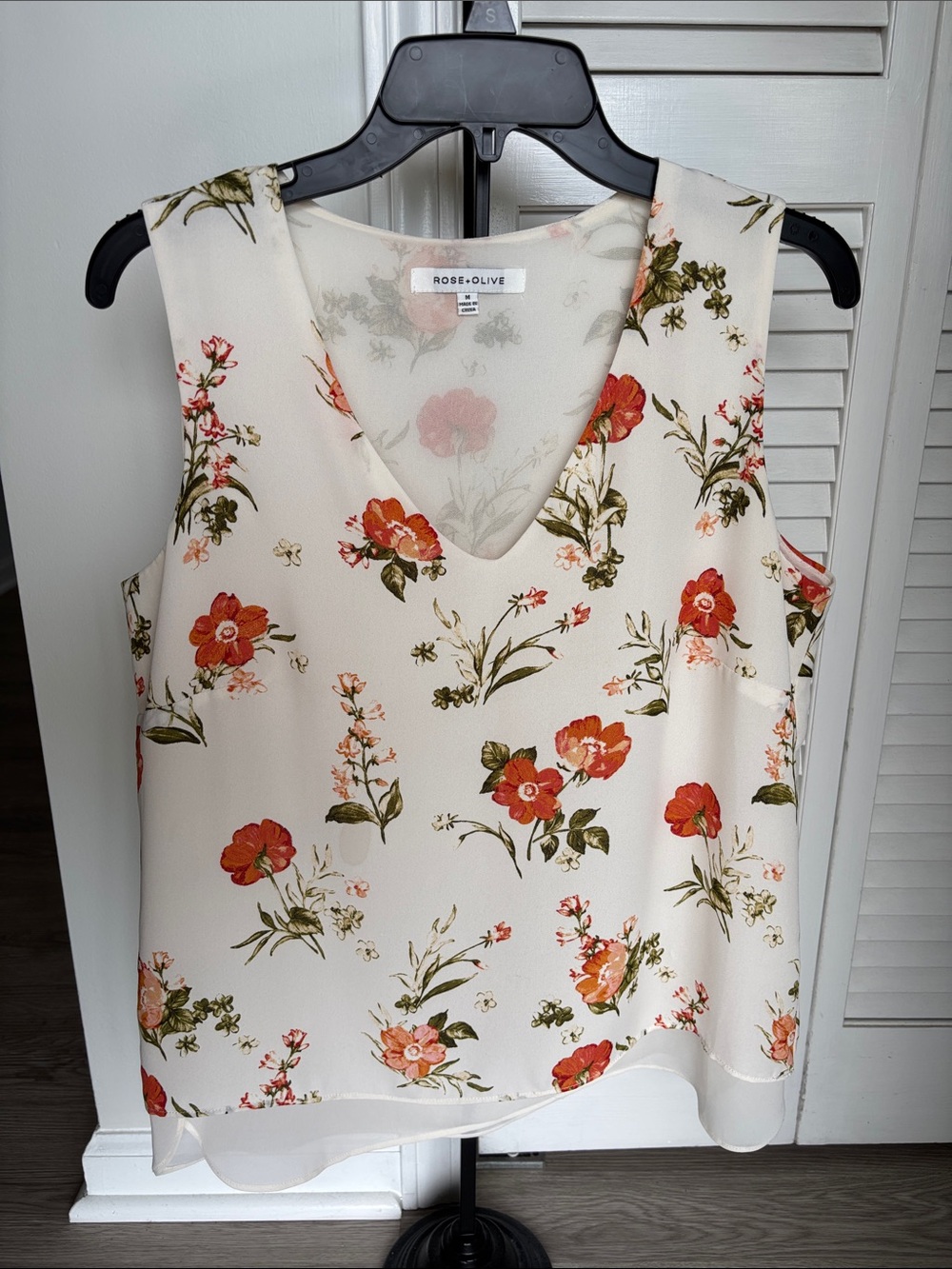 Rose & Olive Cream Floral V-Neck Sleeveless Blouse